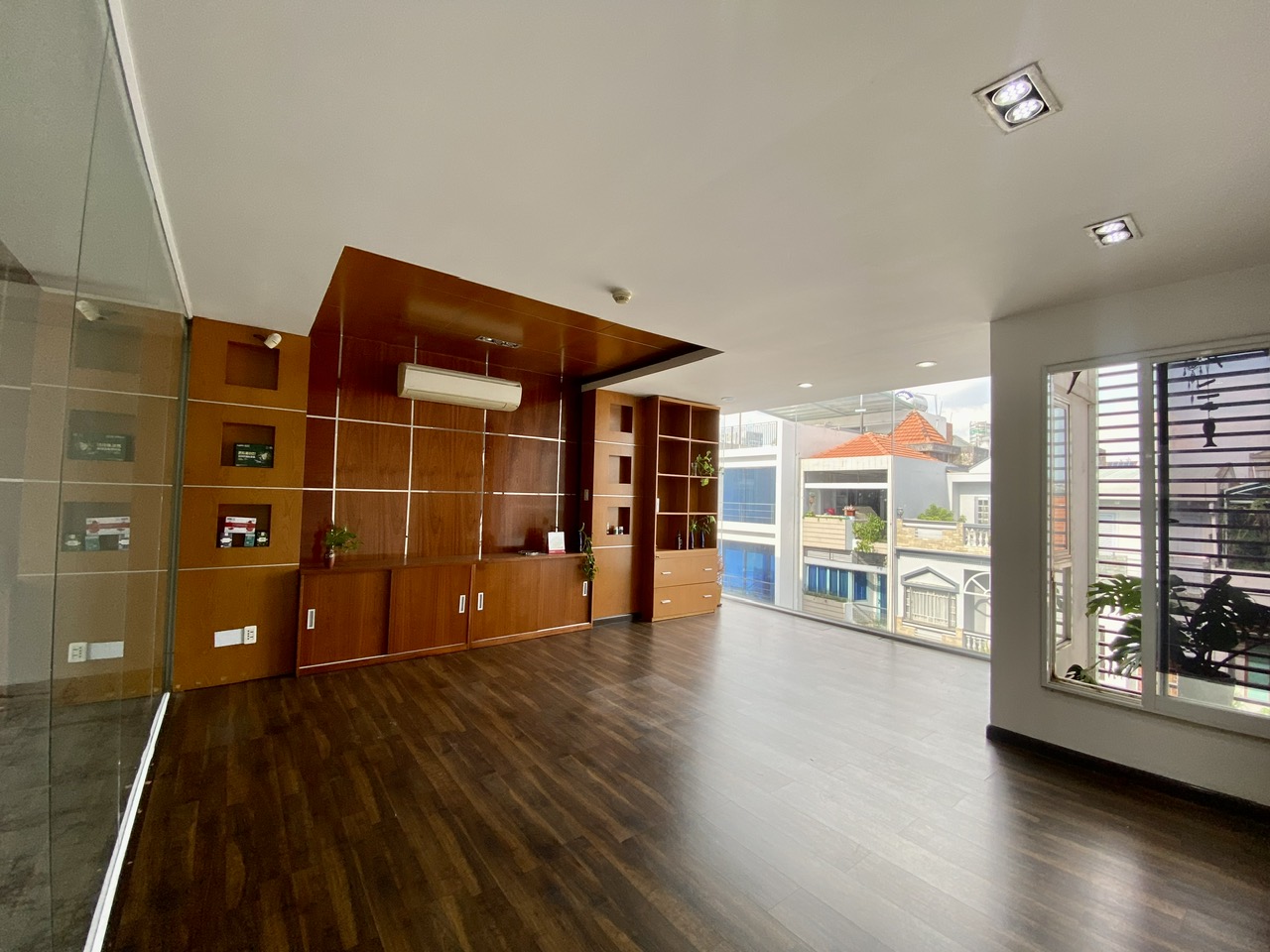 VP 80m2 - Decor sang trọng, Khu K300