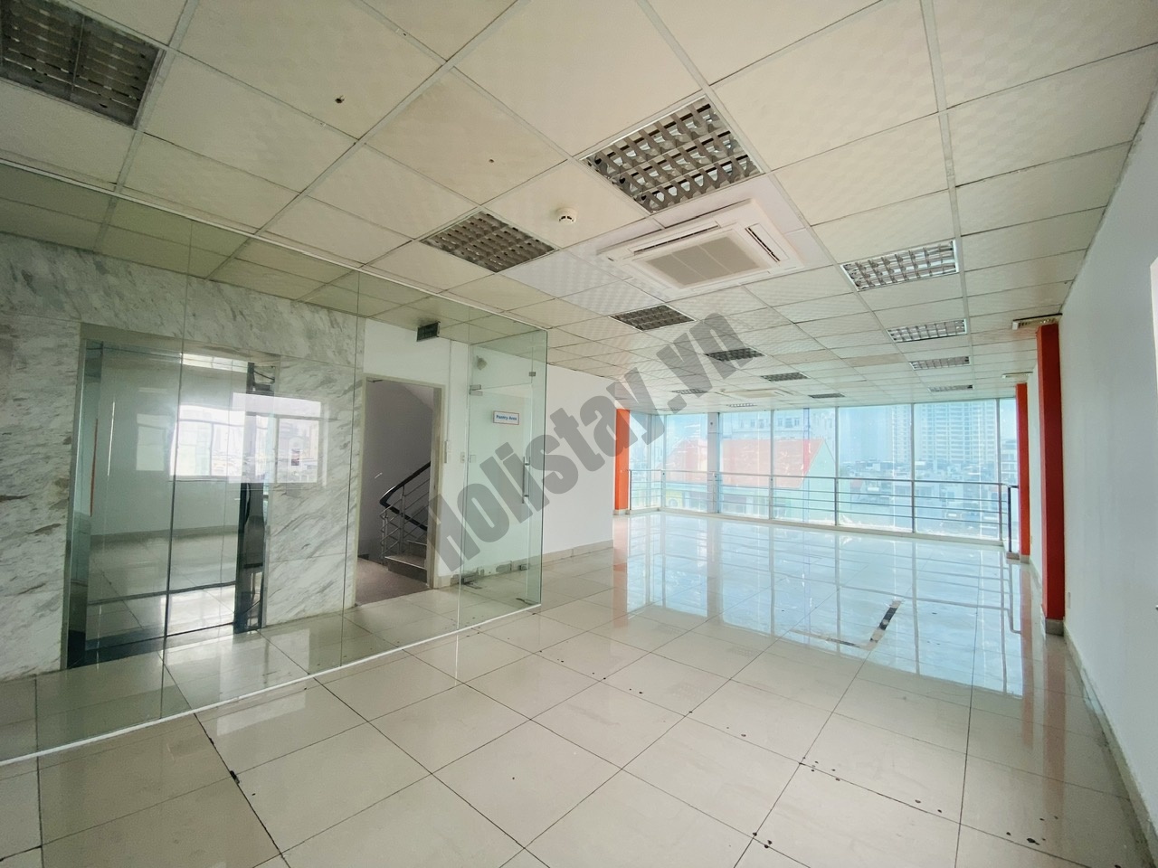 Sàn văn phòng 150m2 - Mặt tiền đường Lê Văn Sĩ, Tân Bình