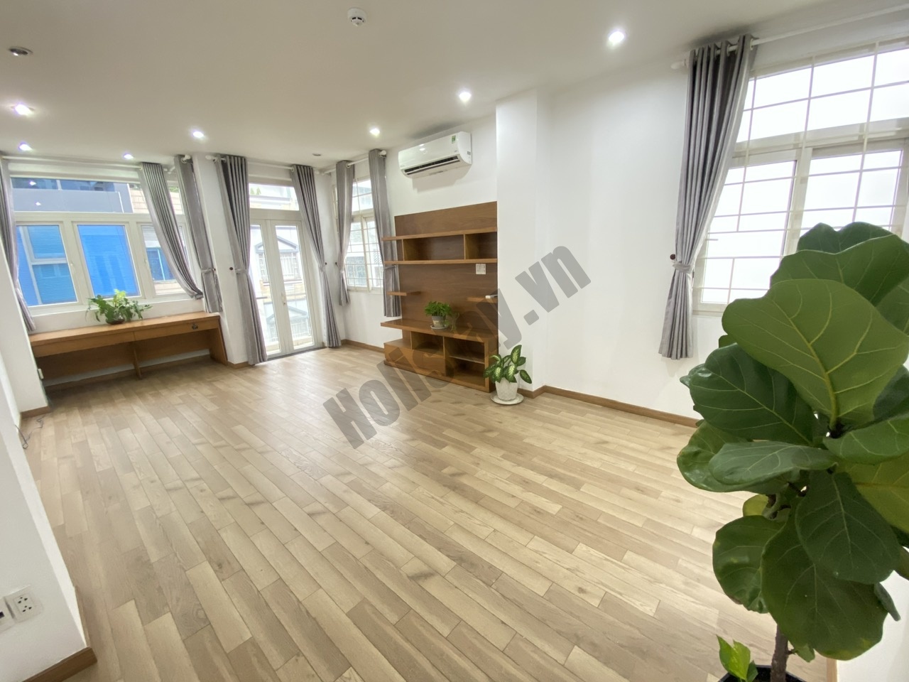 Văn phòng 35m2, có ban công - Khu K300, Tân Bình